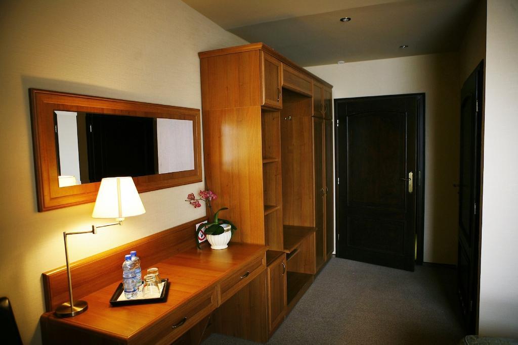 Hotel Zorza Namysłów Rom bilde